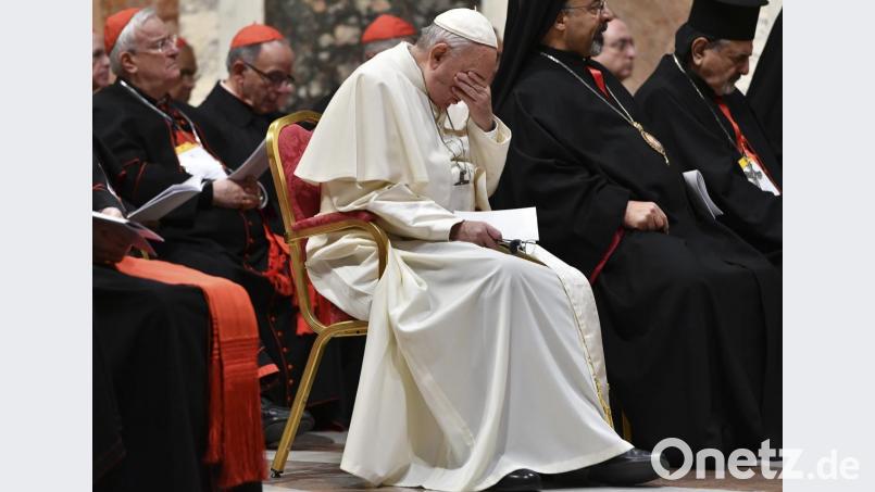Papst Franziskus nimmt am dritten Tag des Gipfeltreffens der katholischen Kirche zum Thema Missbrauch an einem Bußgottesdienst teil. Zu der Zusammenkunft im Vatikan waren die Vorsitzenden der Bischofskonferenzen aller Länder geladen gewesen. Bild: Vincenzo Pinto/AFP/dpa