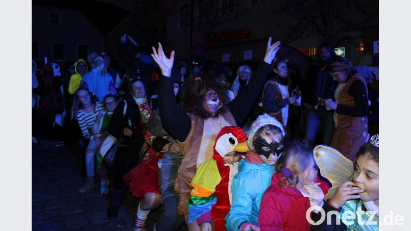Alle bekannten Partyhits liefen rauf und runter und natürlich machten viele mit, als die „Männer mit dem Bob“ unterwegs waren. Bild: pko