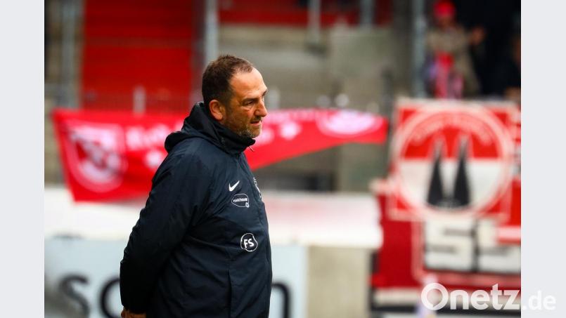 FCH-Coach Frank Schmidt verneigt sich vor Angstgegner Jahn Regensburg. Bild: Jahn Regensburg