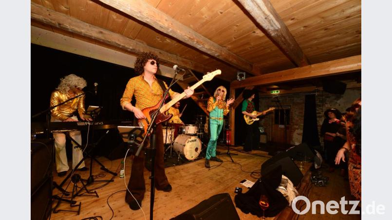 Die "Golden Glitter Band" begeisterte beim Auftritt im ausverkauften Schafferhof die Besucher. Bild: bey