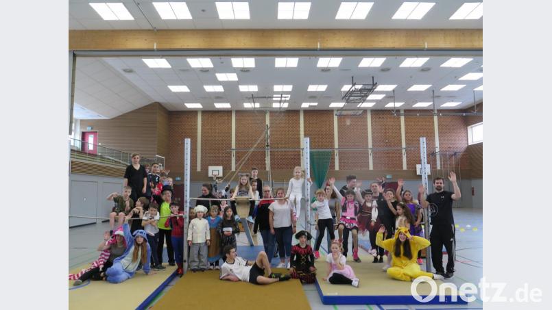 „Bewegung macht Spaß“ merkten die Grundschüler beim Faschingsturnen in der Mehrzweckhalle. Bild: jzk