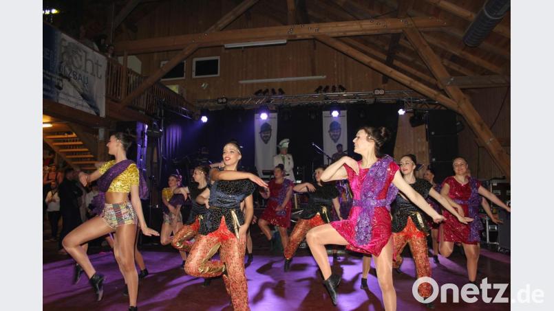 Beim „Diamantenraub zeigten die Gardedamen Temperament und Akrobatik. Bild: frd