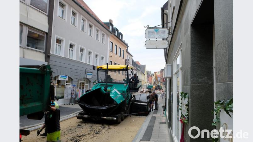 Asphaltierung der Unteren Nabburger Straße im Rahmen der Kanalbaumaßnahme Bild: exb