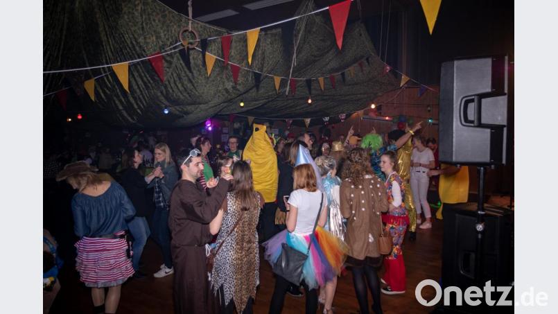 Ausgelassene Stimmung und eine volle Tanzfläche. Der Ball war ein voller Erfolg. Bild: pml