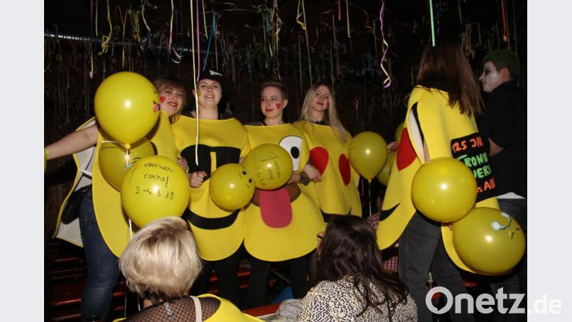 Diese hübschen Bienchen flogen von nahen Frohhof herüber.

Diese hübschen Bienchen flogen vom nahen Fronhof herüber. Bild: frd