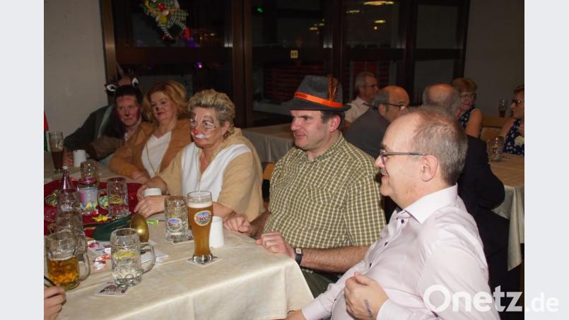 Pfarrer Wolfgang Dietz kam mit &quot;Jägermeister-Hut&quot;. Bild: mmj