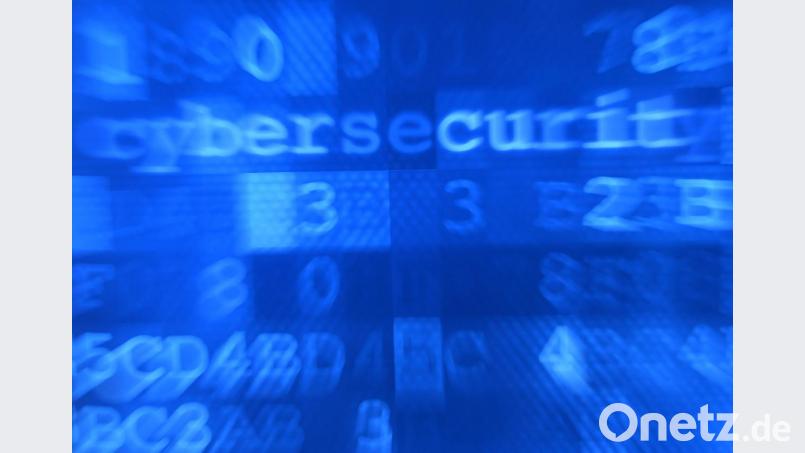 Die Polizei findet klare Worte für den Umgang mit Medien. In einer Broschüren informiert sie über den Umgang damit und gibt Tipps. Bild: Ralf Hirschberger/dpa