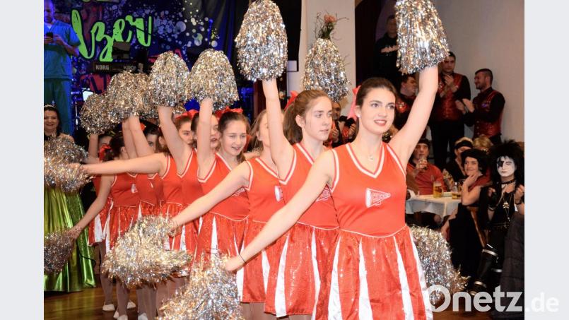 Einen tollen Auftritt zauberte die Jugendgarde auf die Showbühne beim Wildererball Bild: bö