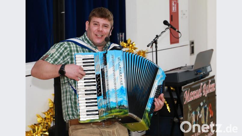 Für Musik sorgte der Alleinunterhalter Manuel Rahm. Bild: njn