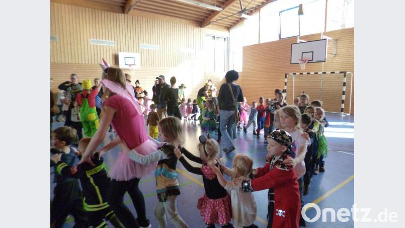 Eine Polonaise steht für die Kinder auch auf dem Programm beim Kinderfasching des Kinderhauses St. Pankratius. Bild: bey