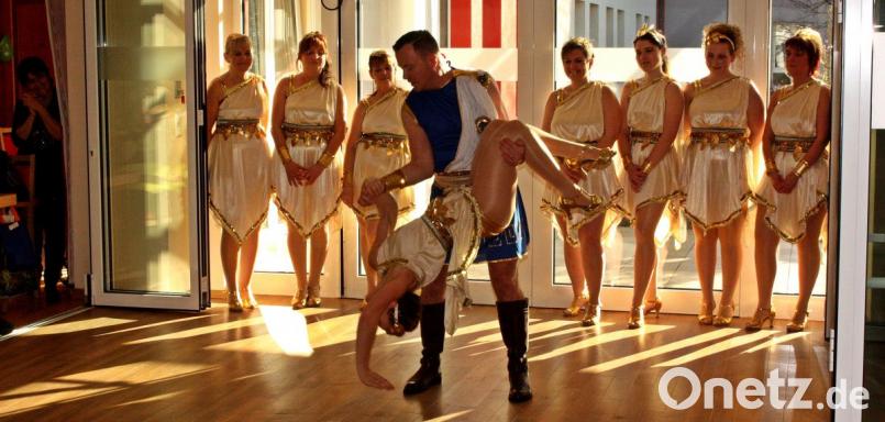 Die AWO-Rhythmusgruppe tritt erstmals bei den Senioren im Franz-Zebisch-Heim auf. Bild: R. Kreuzer