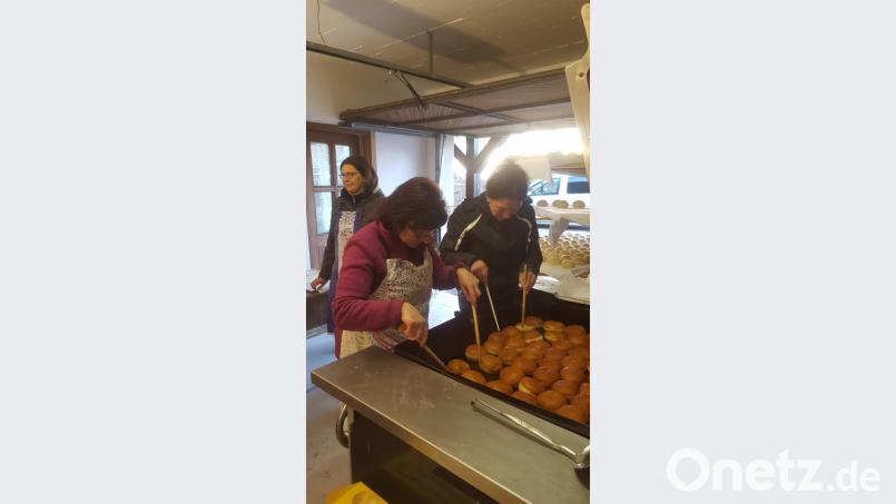 Die Krapfenaktion der Pfarrei Kirchenthumbach war ein voller Erfolg. Bild: exb