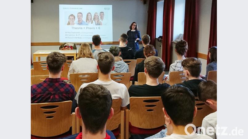 Mit großem Interesse verfolgten die Schüler des Gymnasiums die Vorträge zur Berufsorientierung. Bild: exb