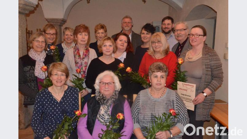 Auszeichnungen für langjährige Mitglieder gibt es bei der Chorgemeinschaft "CHORisma". Bild: Kunz