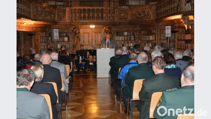 Der Bibliotheksaal bildete die Kulisse für den Festakt zum 500-jährigen Bestehen der Königlich privilegierten Schützengesellschaft Waldsassen. Bild: jr
