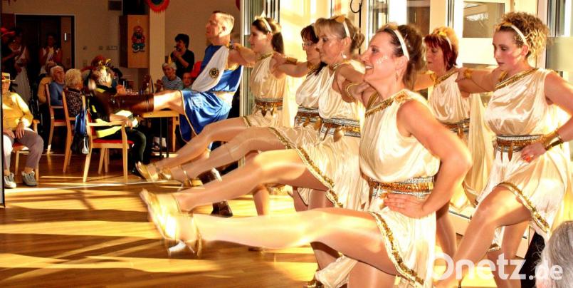 Die AWO-Rhythmusgruppe tritt erstmals bei den Senioren im Franz-Zebisch-Heim auf. Bild: R. Kreuzer