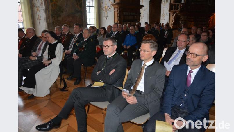 Der Bibliotheksaal bildete die Kulisse für den Festakt zum 500-jährigen Bestehen der Königlich privilegierten Schützengesellschaft Waldsassen. Bild: jr
