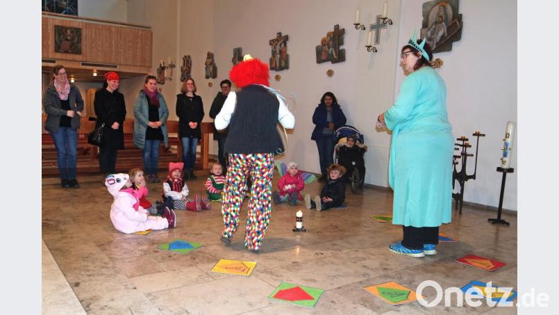 Eine Faschingsandacht für Krippenkinder und ihre Eltern fand im Altenheim St. Martin statt. Bild: exb