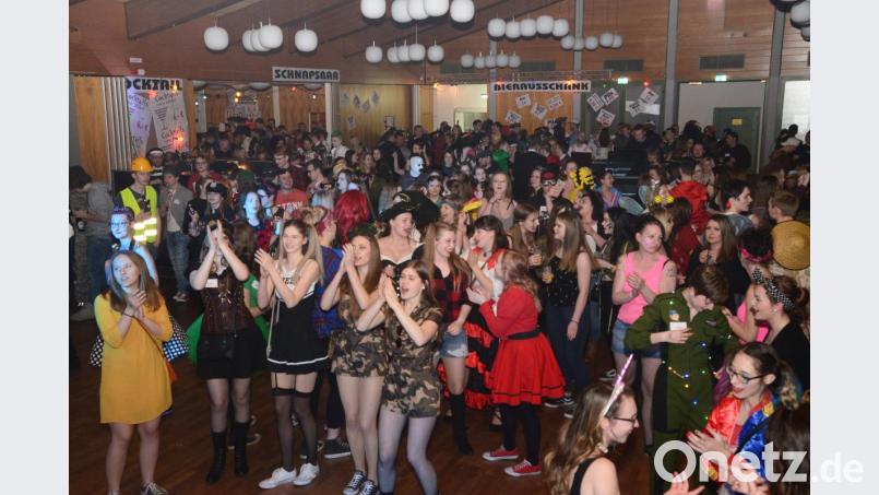 Rosenmontagsball in der Flosser Mehrzweckhalle. Bild: bey
