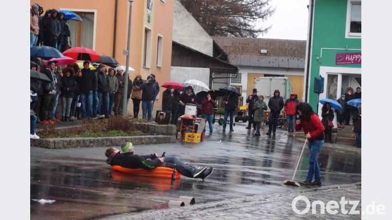 Moosbacher Skifahrer sorgten für eine Überschwemmung durch einen überlaufenden Whirlpool. Bild: gi
