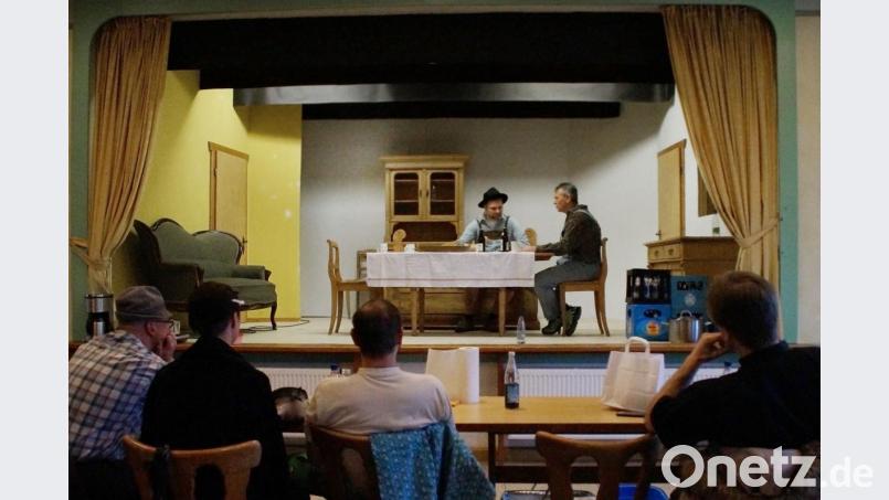 Auf der Zielgeraden: In vier Wochen feiert das Stück &quot;Der vererbte Hochzeiter&quot; im SVSW-Sportheim Premiere. Bild: kaz