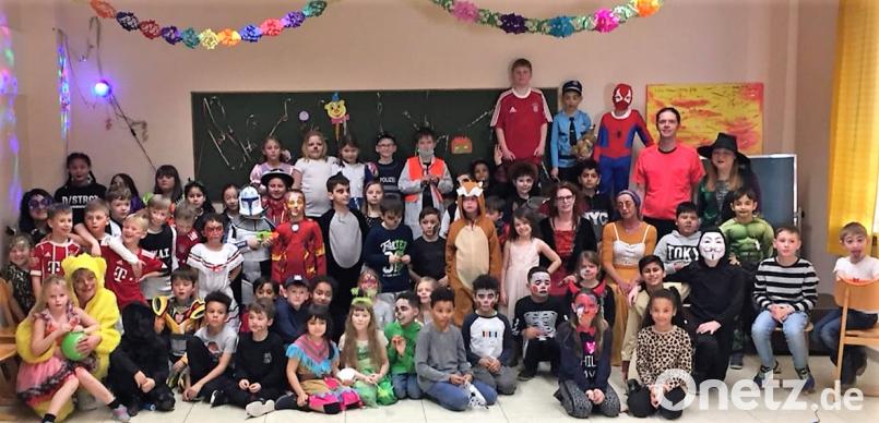 Spaß und gute Stimmung hatten die Kinder bei der Faschingsparty der offenen Ganztagsschule der Grundschule Grafenwöhr. Rund 90 Schüler feierten vor Beginn der Faschingsferien gemeinsam mit dem Betreuungsteam der gfi gGmbH Weiden. Bild: myd