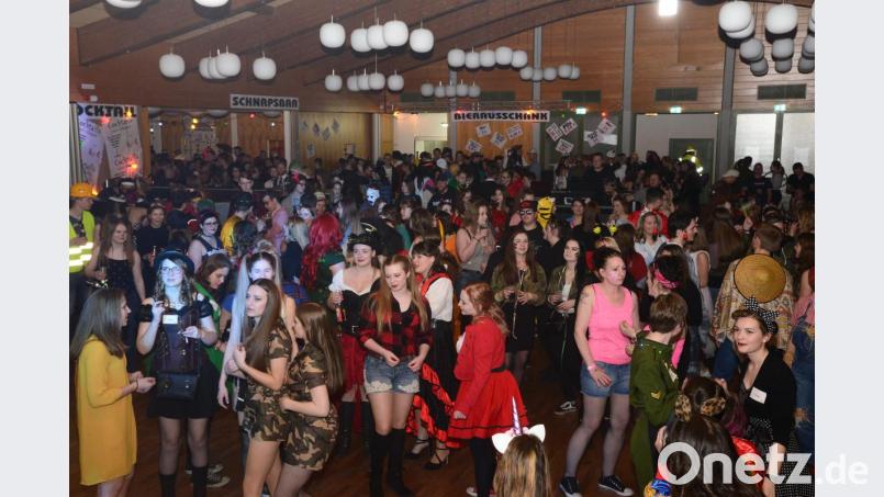 Rosenmontagsball in der Flosser Mehrzweckhalle. Bild: bey