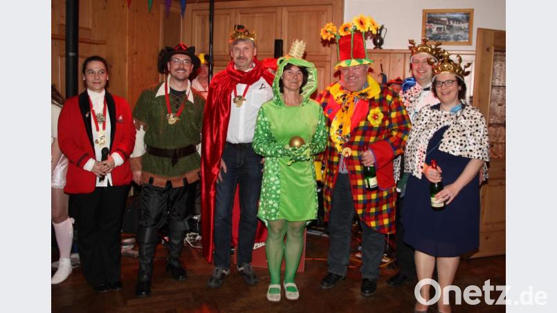 Für die besten Masken gab es Sekt. Bild: adj