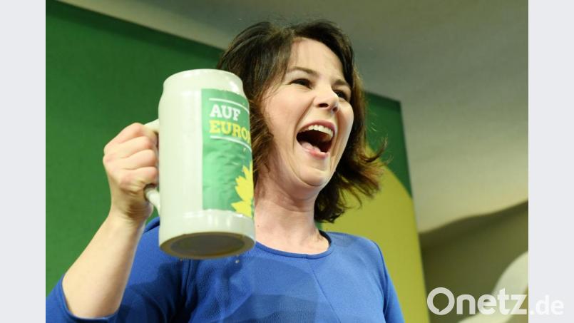 Annalena Baerbock, Bundesvorsitzende von Bündnis 90/Die Grünen hält beim politischen Aschermittwoch von Bündnis 90/Die Grünen in Landshut. Bild: Tobias Hase/dpa