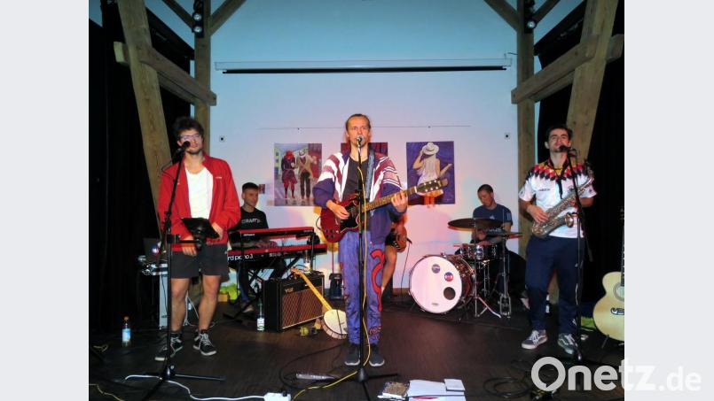 Matze macht auch mit seinen Jungs eine gute Figur auf der Bühne. Bild: ubb