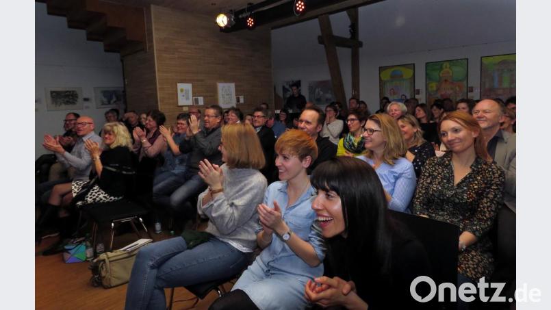 Wieder ein volles Haus im Kunsthaus beim Abend mit Matze Wolf und seiner Band. Bild: ubb