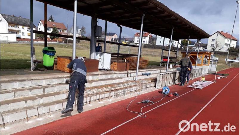 Tribünenbau SC Kirchenthumbach. Bild: ü