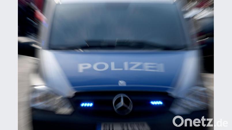 Die Polizei warnt die Bürger vor Messer- und Scherenschleifern, die momentan im Landkreis Amberg-Sulzbach Haustürgeschäfte "mit auffälligem Geschäftsgebahren" machen. Bild: Carsten Rehder/dpa