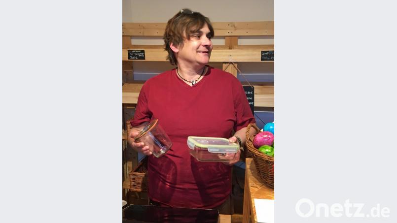„Bis heute sind alle unsere Glasgefäße auch wieder zurückgekommen“, freut sich Karin Peuker, die auch täglich variierende warme Mittagsgerichte in verschließbaren Glasauflaufformen anbietet. Bild: sön