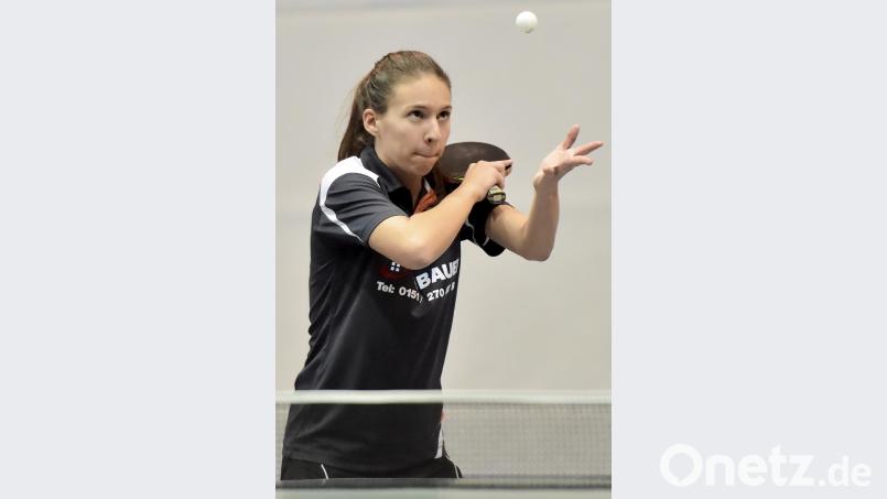 Sabine Fischer schlägt für den SV Hahnbach auf. Bild: Ziegler