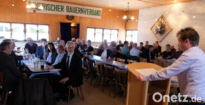 Markus Schieder bedauert den etwas dürftigen Besuch beim Bauernaschermittwoch in Diepoldtsreuth. Bild: le