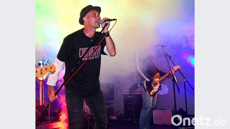 Special Gue$t beim Altstadtfest in Sulzbach-Rosenberg: Auch dieser Termin gehört fest in das Band-Programm und wird in der Doku eine Rolle spielen. Bild: Petra Hartl