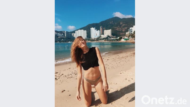 Ihre Freizeit verbringt Laura gerne am Strand, wie hier Anfang Dezember am „Repulse Bay Beach“. Bild: Laura Scharnagl/privat/exb