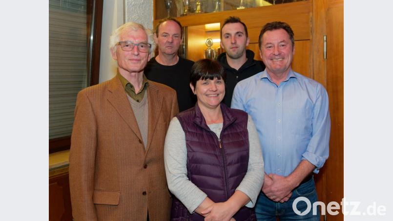 Dem neuen Vorstand des ESV Amberg gehören (von links) Bernhard Saurenbach, Thomas Wutz, Sabine Bäumler, Christoph Schuster und Siegfried Schröpf an. Bild: Bäumler/exb