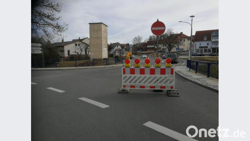 Während der Bauarbeiten im Bereich des Kümmersbrucker Dorfplatzes sind viele Straßen nicht befahrbar. Bild: exb