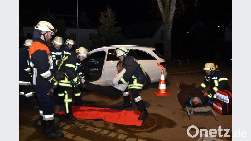 Die Oberlinder Feuerwehrkräfte werden unmittelbar an der Autobahn A6 gelegen immer wieder zu besonders schweren Einsätzen gerufen, wie die Vergangenheit zeigte. Kommandant Markus Kindl lässt nicht locker, seine Einsatzkräfte ausgiebig zu schulen. Bild: dob