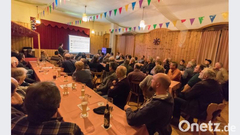 Bei der Informationsveranstaltung für Oberpfälzer Teichwirte war der Festsaal des Gasthofes Klupp bis auf den letzten Platz gefüllt. Bild: dtr