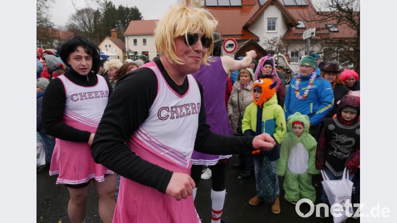 Gendermäßig schwierig aber immer fesch, das Männerballett aus Neualbenreuth. Bild: tr