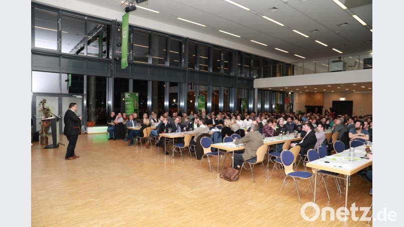 Fachvorträge von Werner Aimer (links) rundeten die Jahreshauptversammlung ab. Bild: njn