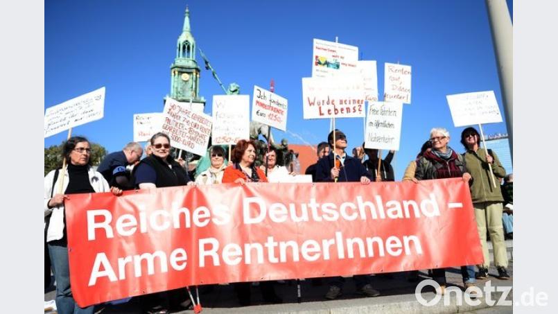 Protest gegen weibliche Altersarmut. Bild: Britta Pedersen/dpa
