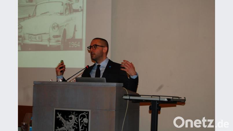 &quot;Wenn Sie in Narkose sind, haben wir die Verantwortung für Ihren Körper übernommen&quot;, sagt Privatdozent Dr. Andreas Redel bei seinem Vortrag. Er ist Chefarzt der Klinik für Anästhesiologie und operative Intensivmedizin. Bild: Klinikum/Uschold