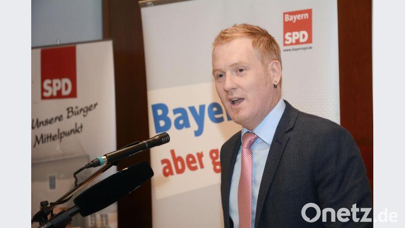 Beim Politischen Aschermittwoch der SPD übt Roland Richter Kritik an den Stabilisierungshilfen des Freistaats. Bild: Gabi Schönberger