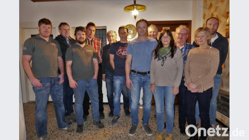 Das neue Vorstandsteam des Burgvereins Thanstein mit Vorsitzenden Tobias Fuchs (links) und Stellvertreter Thomas Babl (Dritter von links). Bild: rkp