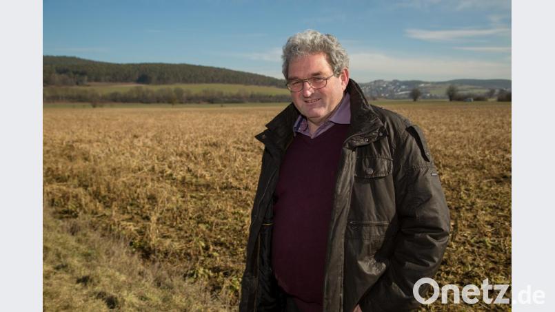 Landwirt Manfred Beer aus Pretzabruck bietet Patenschaften für eine Blumenwiese auf seinem Grund an. Je nach gewünschter Fläche gibt’s gestaffelte Preise. Bild: Hösamer
