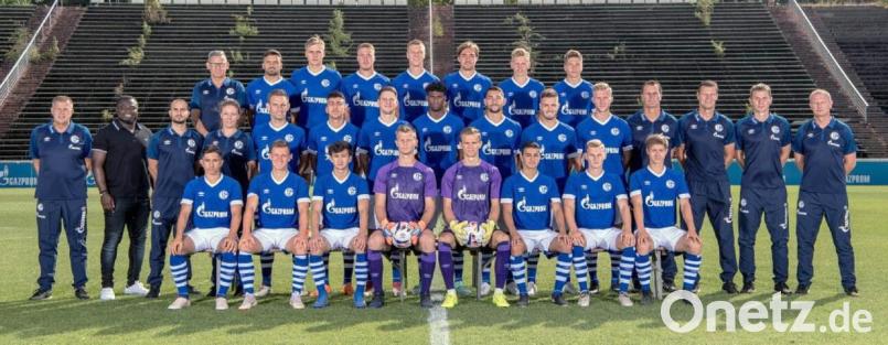 Der 52-jährige Ex-Weidener Markus Zetlmeisl (mittlere Reihe, Dritter von rechts) ist seit Anfang vergangener Saison Athletik-Trainer bei der erfolgreichen U23 des Erstligisten FC Schalke 04. Bild: FC Schalke 04
